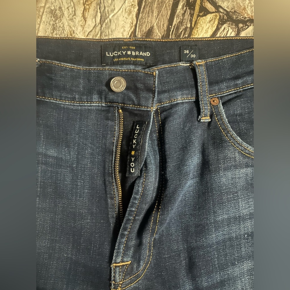 Mens 36/30 Lucky Brand dark wash